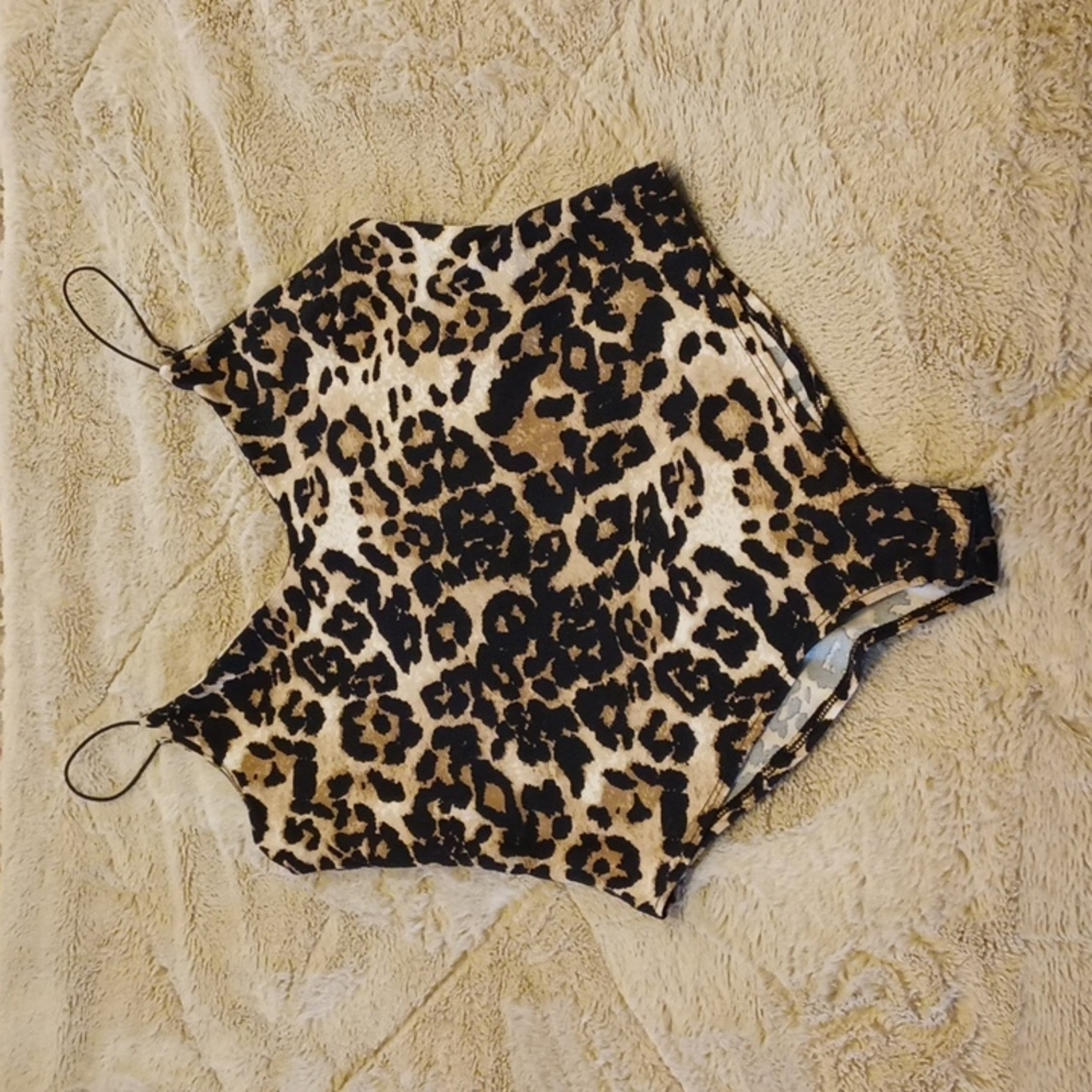 Gaze leopard print bodysuit size medium.